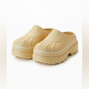 SOREL CARIBOU CLOG SIZE 7 Cream Slip-On Clogs